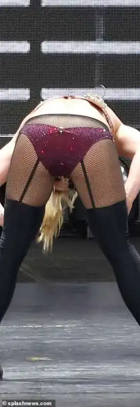 britney spears in lingerie durante un concerto in texas 23