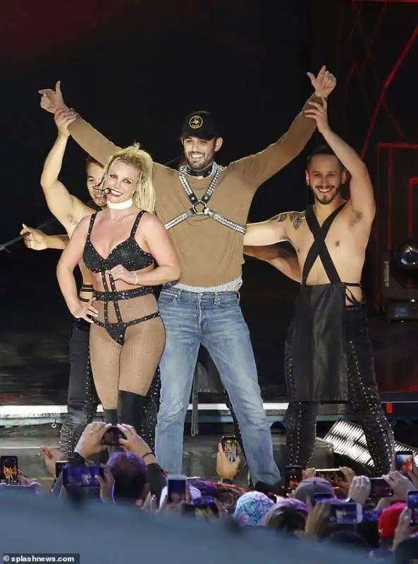 britney spears in lingerie durante un concerto in texas 7