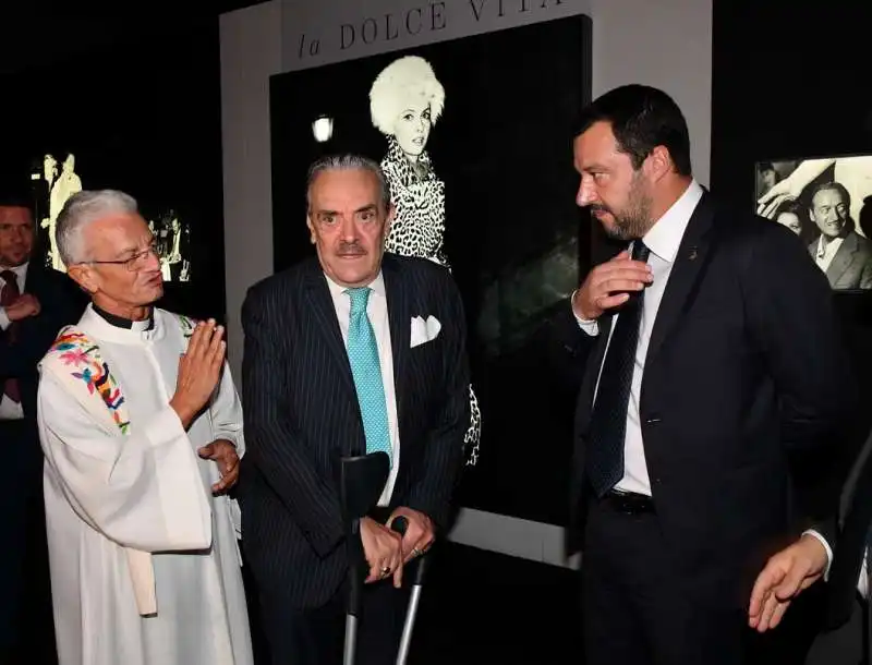 don felice riva benedice la mostra di barillari alla presenza del ministro salvini (2)