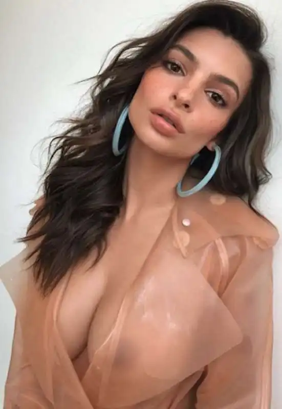 emily ratajkowski 2