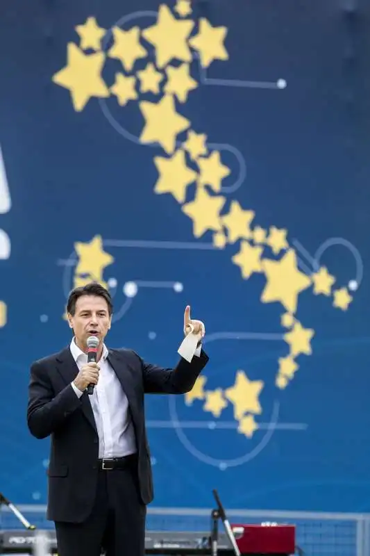 giuseppe conte a 'italia a 5 stelle' 3