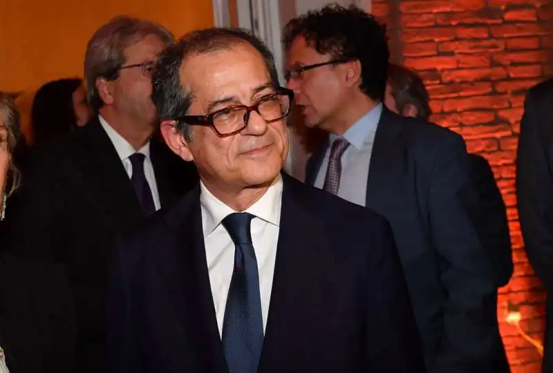 il ministro dell economia giovanni tria (3)