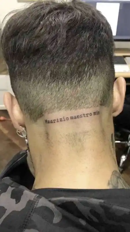 il tatuaggio di fabrizio corona dedicato a maurizio costanzo