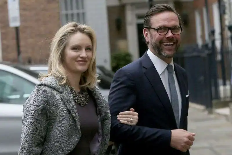 james murdoch con la moglie kathryn