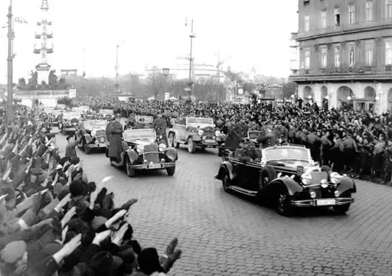 L ARRIVO DI HITLER A VIENNA