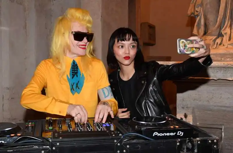 la dj pam hogg con rila fukushima