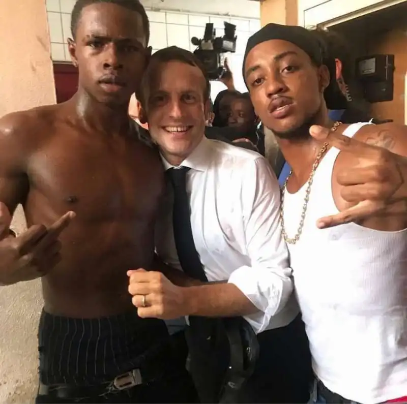 macron alle antille con maschioni  3