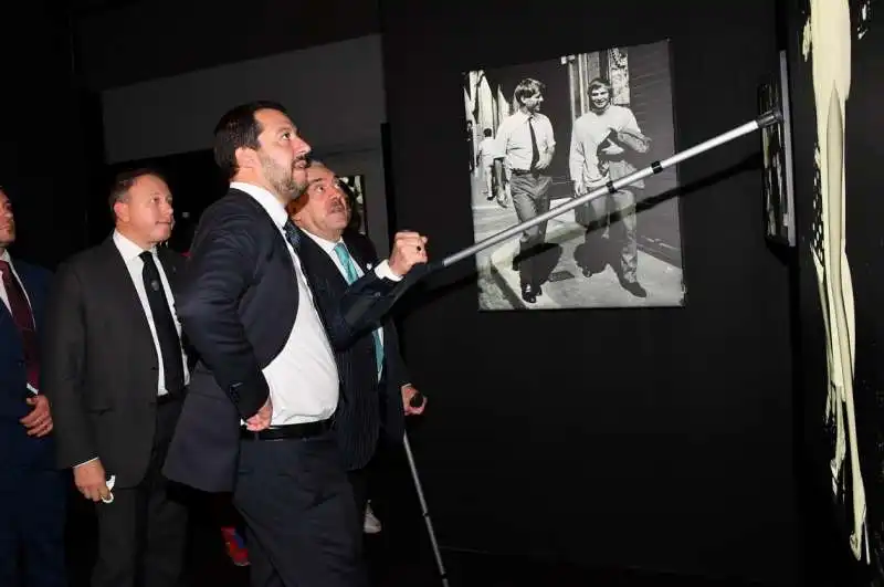 matteo salvini visita la mostra fotografica di rino barillari (5)