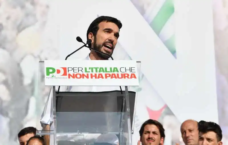 maurizio martina parla al popolo del pd (6)