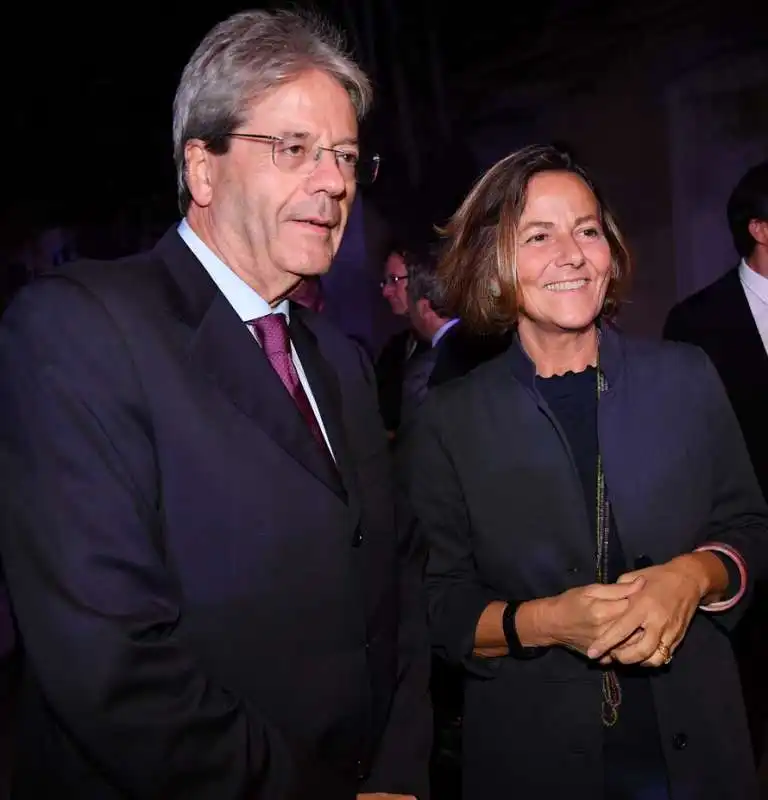 paolo gentiloni con la moglie emanuela mauro