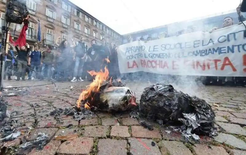 proteste studenti 13