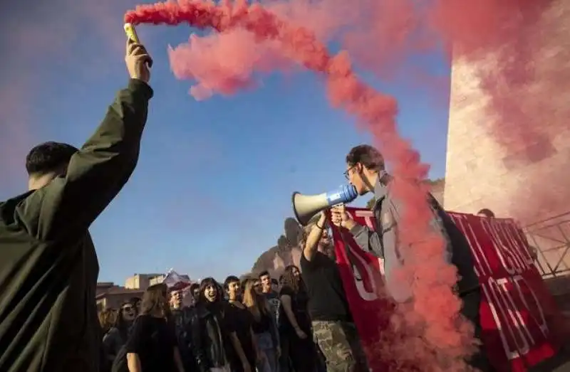 proteste studenti 14