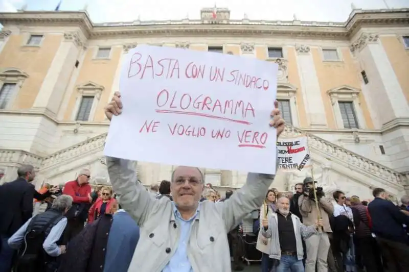 roma dice basta la manifestazione al campidoglio contro la raggi 1