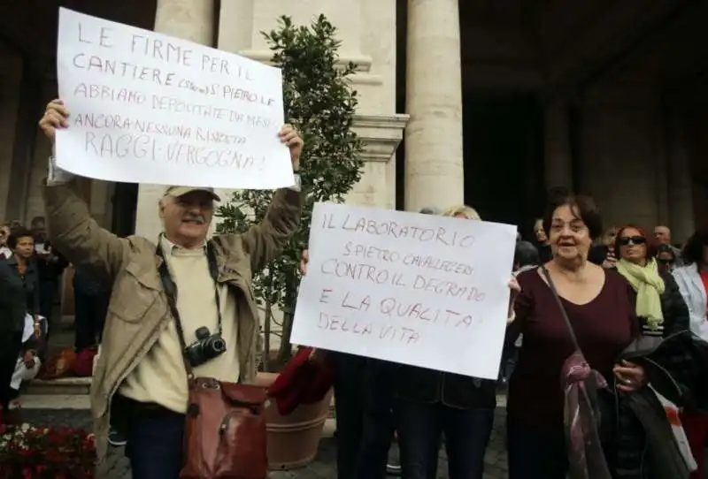 roma dice basta la manifestazione al campidoglio contro la raggi 4