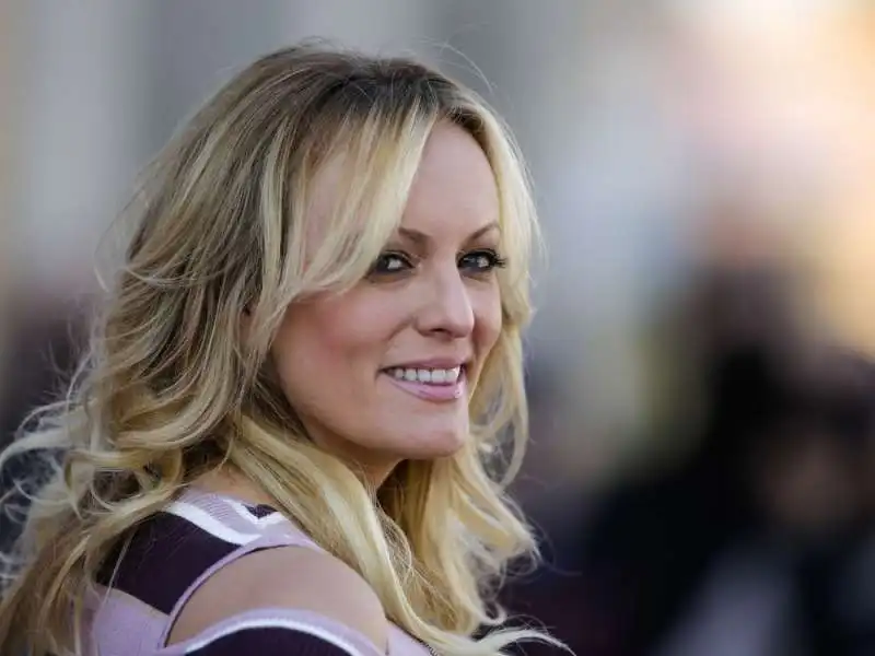 stormy daniels alla fiera dell'erotismo di berlino 6