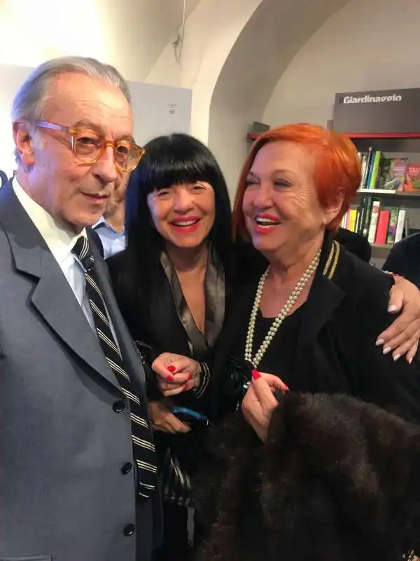 vittorio feltri con wanna marchi e la figlia stefania  nobile