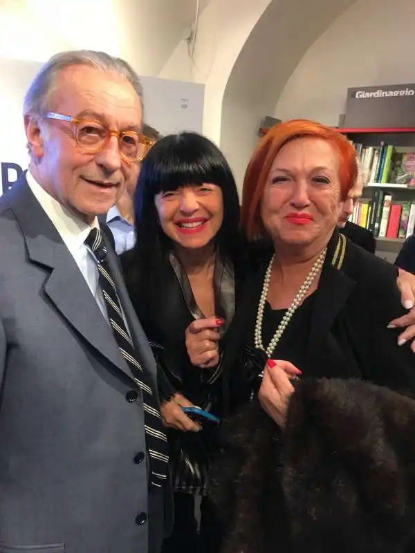 vittorio feltri con wanna marchi e la figlia stefania nobile