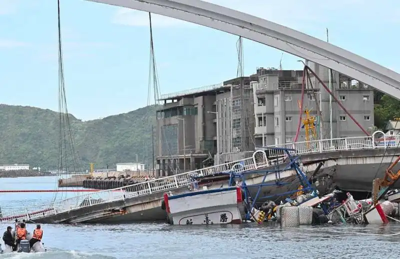 crollo ponte taiwan 13