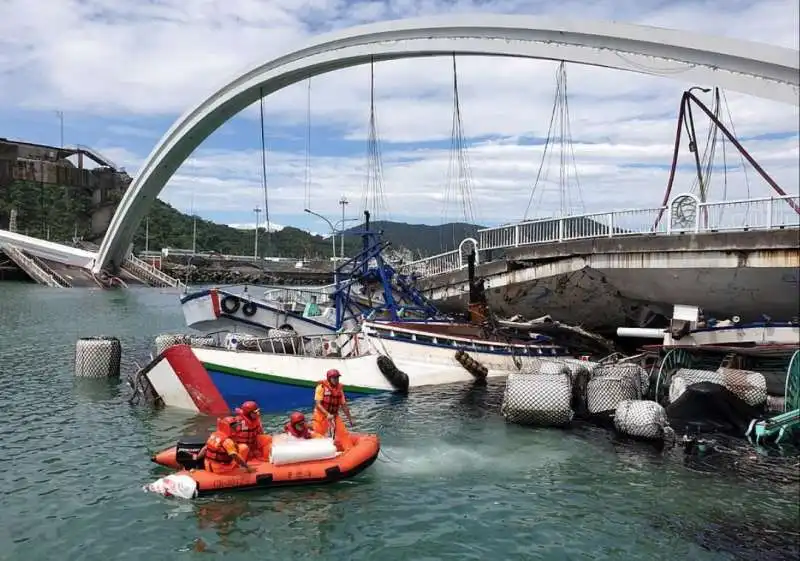 crollo ponte taiwan 19