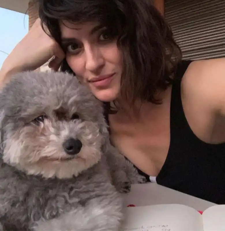 elisa isoardi e il cane zenit 6