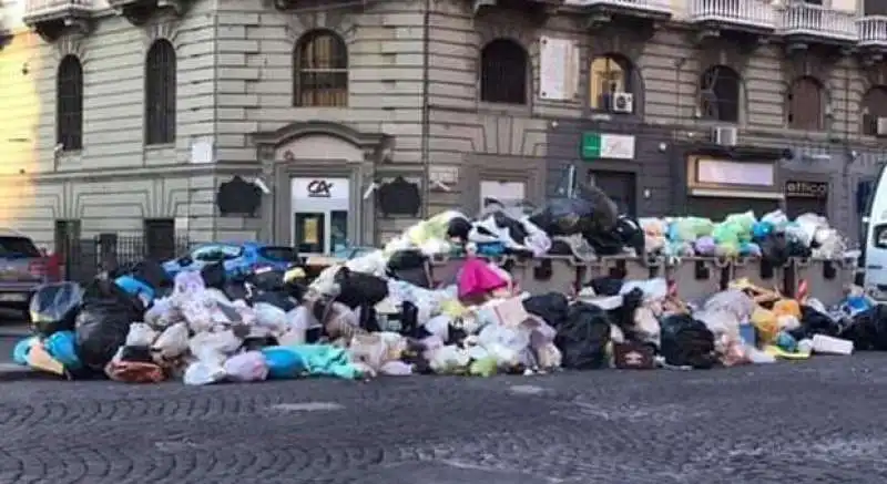 emergenza rifiuti a napoli 1