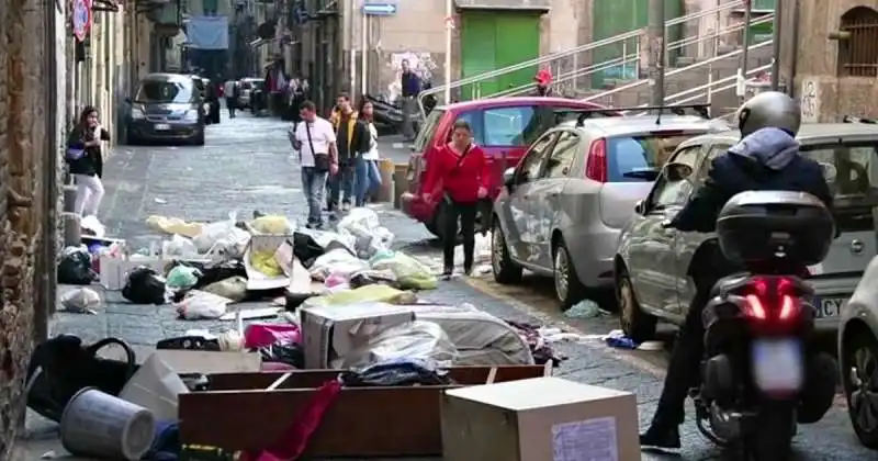 emergenza rifiuti a napoli