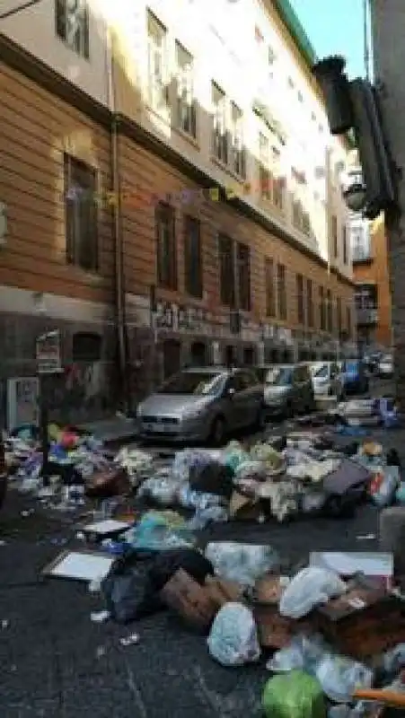 emergenza rifiuti a napoli 2