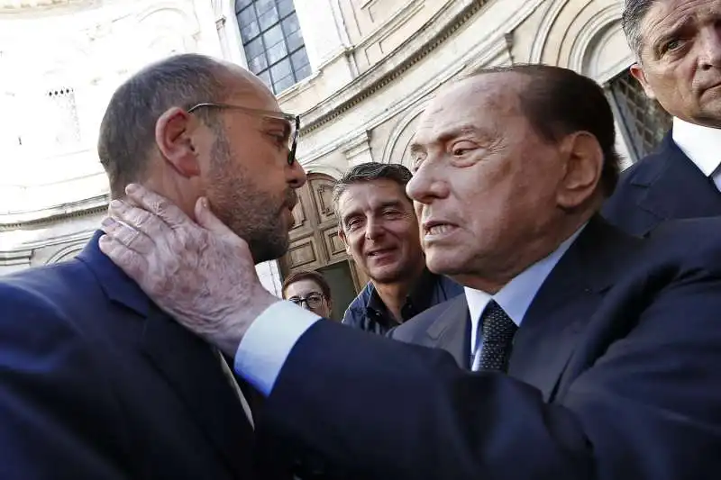 funerali di paolo bonaiuti   incontro tra silvio berlusconi e angelino alfano 12