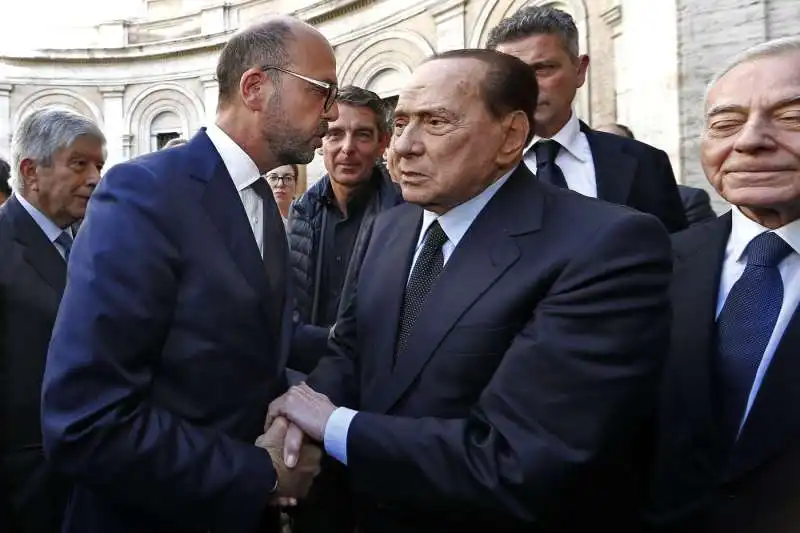 funerali di paolo bonaiuti   incontro tra silvio berlusconi e angelino alfano 13