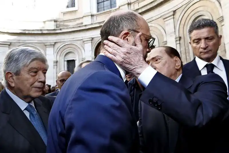 funerali di paolo bonaiuti   incontro tra silvio berlusconi e angelino alfano 8