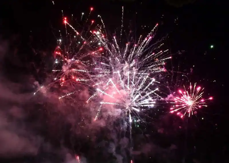 fuochi d artificio per festeggiare i 100 anni del circolo canottieri roma  (4)