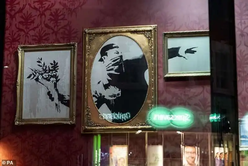 gross domestic product   il negozio di banksy 4