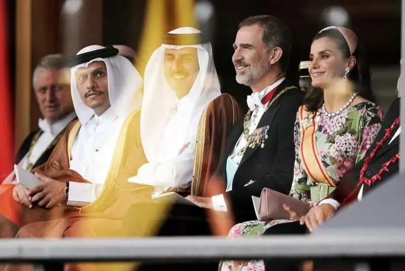 il re filippo di spagna, la moglie letizia e tamim bin hamad al thani