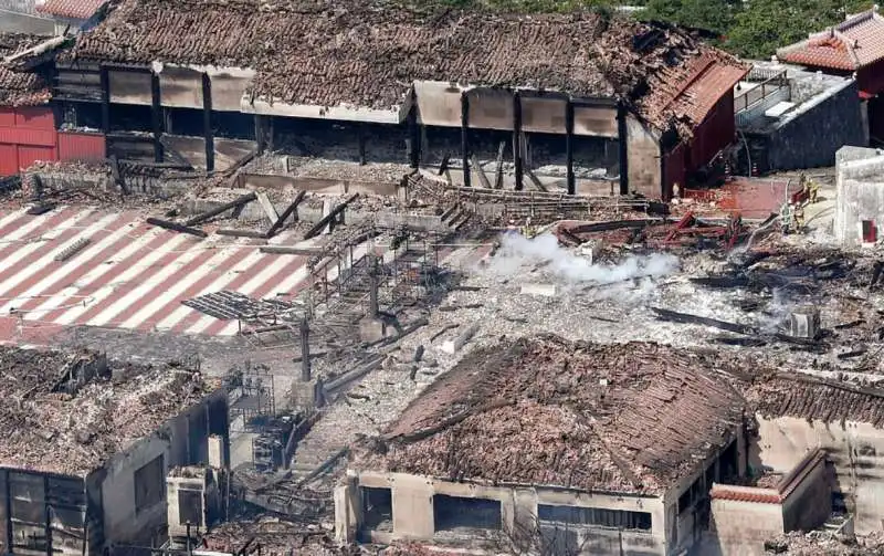 incendio al castello shuri di okinawa 22