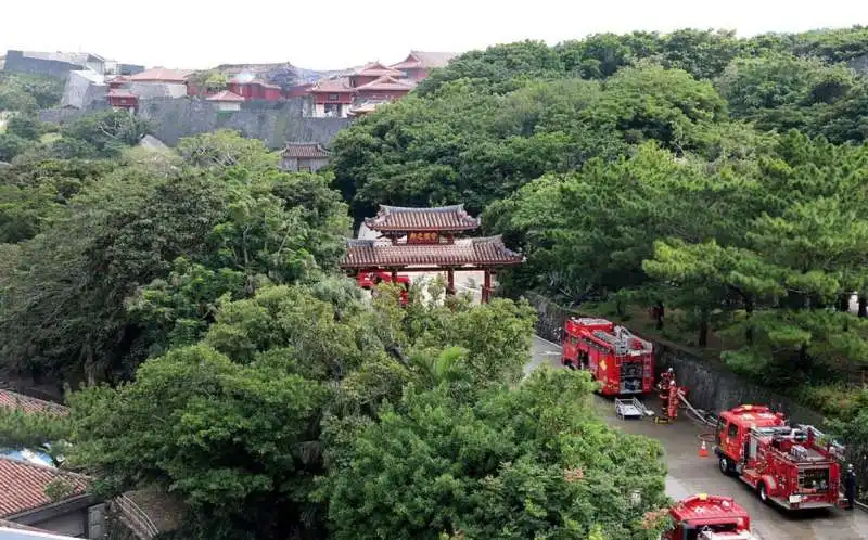 incendio al castello shuri di okinawa 23