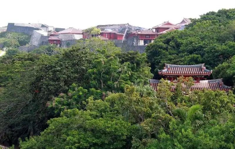 incendio al castello shuri di okinawa 24