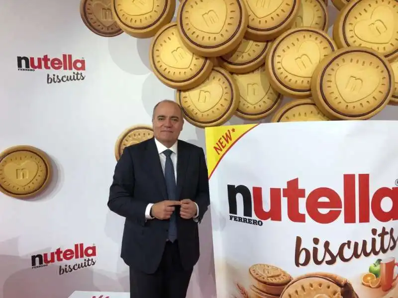 l'ad di ferrero alessandro d'este presenta i nutella biscuits