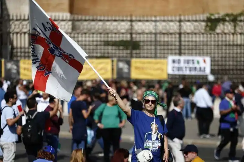 la manifestazione del centrodestra a piazza san giovanni    16