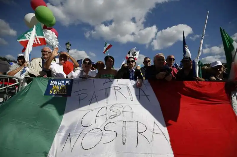 la manifestazione del centrodestra a piazza san giovanni    23