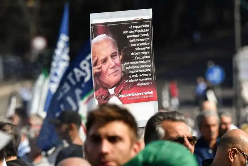 la manifestazione del centrodestra a piazza san giovanni    28