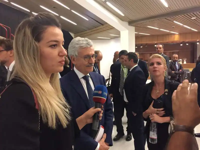 massimo d alema a tirana