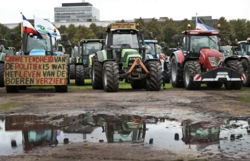 olanda   proteste di allevatori e agricoltori 3