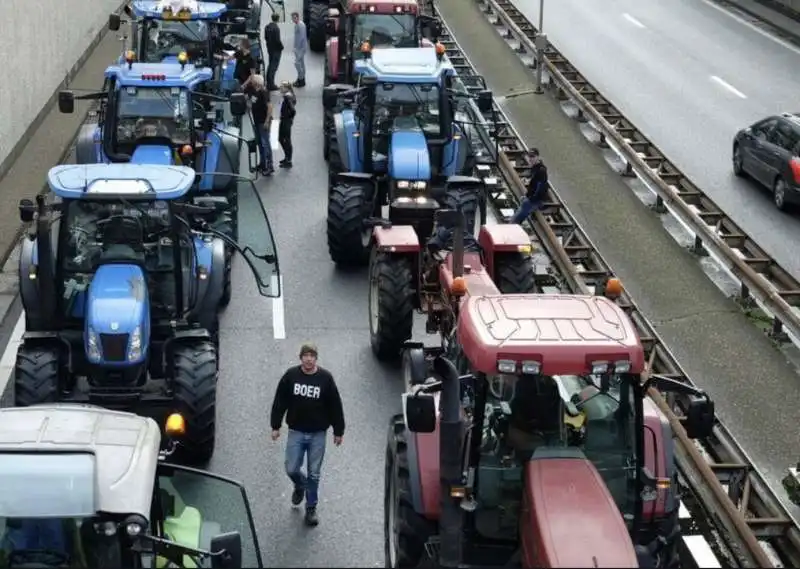 olanda   proteste di allevatori e agricoltori 9