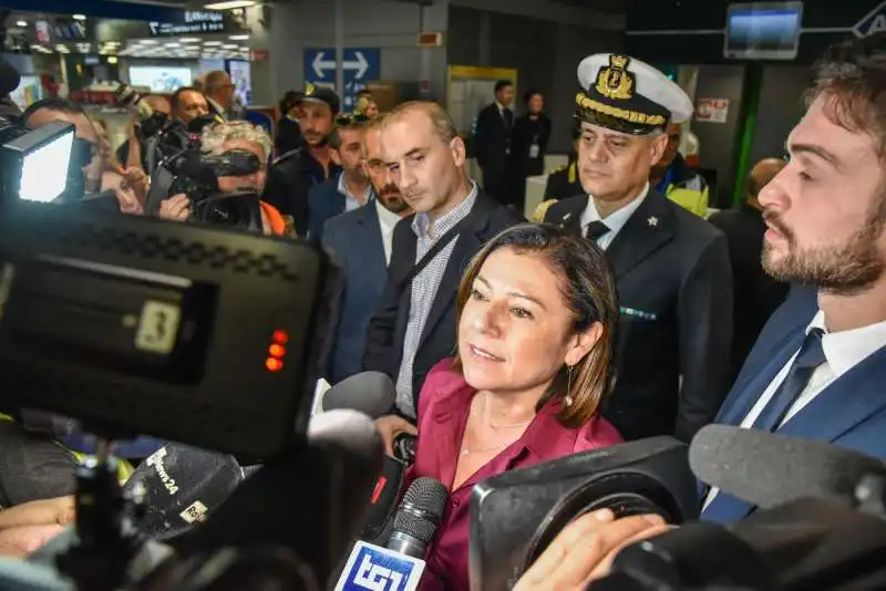 paola de micheli   riapertura dell'aeroporto di linate a milano