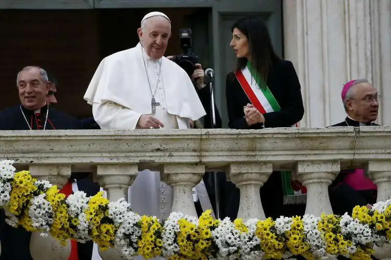 papa francesco e virginia raggi 1