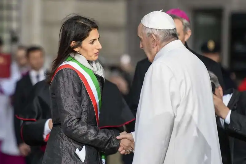 papa francesco e virginia raggi 10