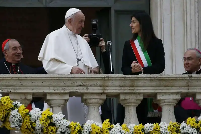 papa francesco e virginia raggi 2