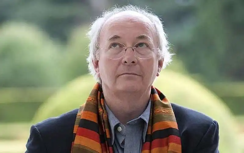 PHILIP PULLMAN