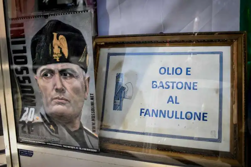 predappio, raduno di fascisti per l'anniversario della marcia su roma 12