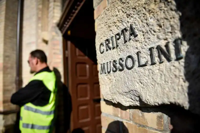 predappio, raduno di fascisti per l'anniversario della marcia su roma 2